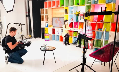 Kamera- und Lichtaufbau bei einer Studioproduktion von FF Pictures